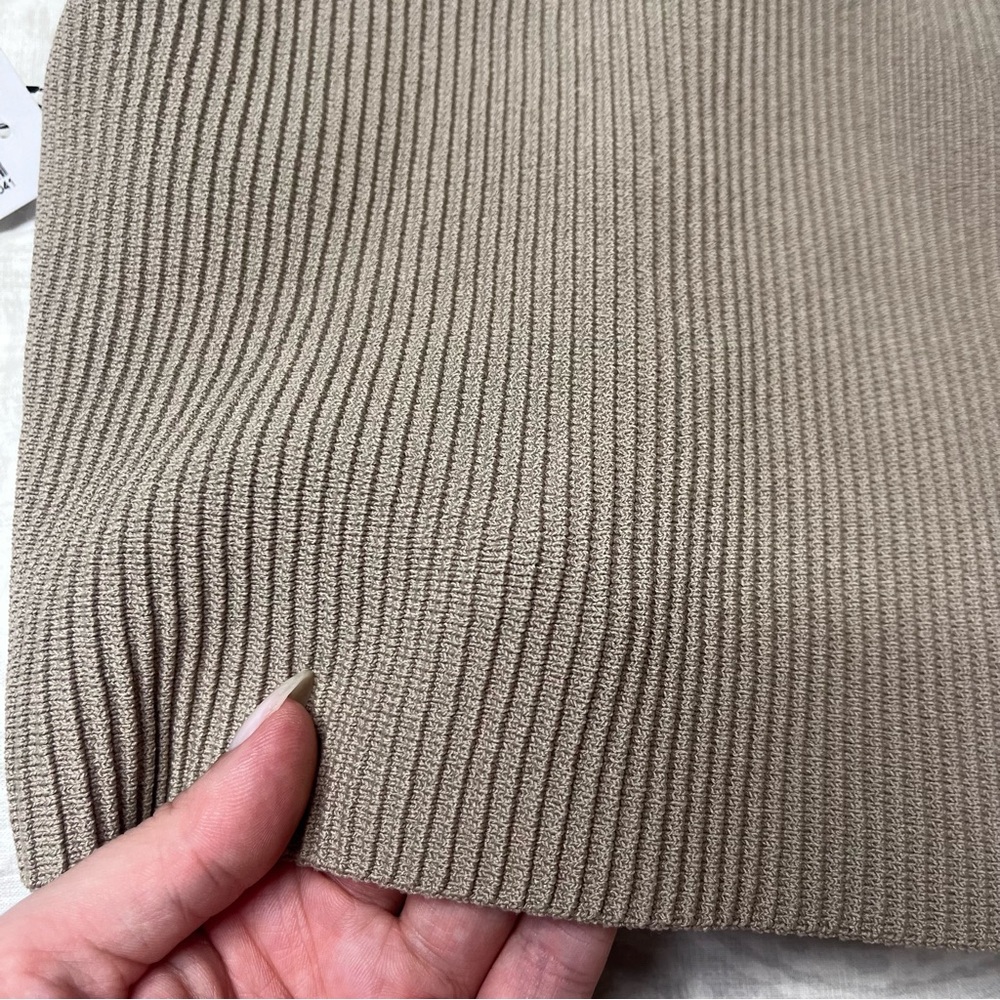 Babaton sculpt knit cross top - Picture 2 of 7